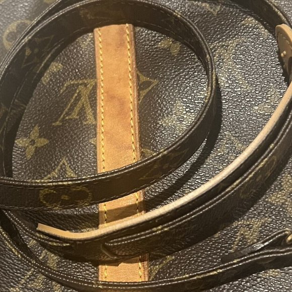 UNISEX~LOUIS VUITTON~ MONOGRAM~SHOULDER STRAP~ 38.75" - Picture 11 of 16